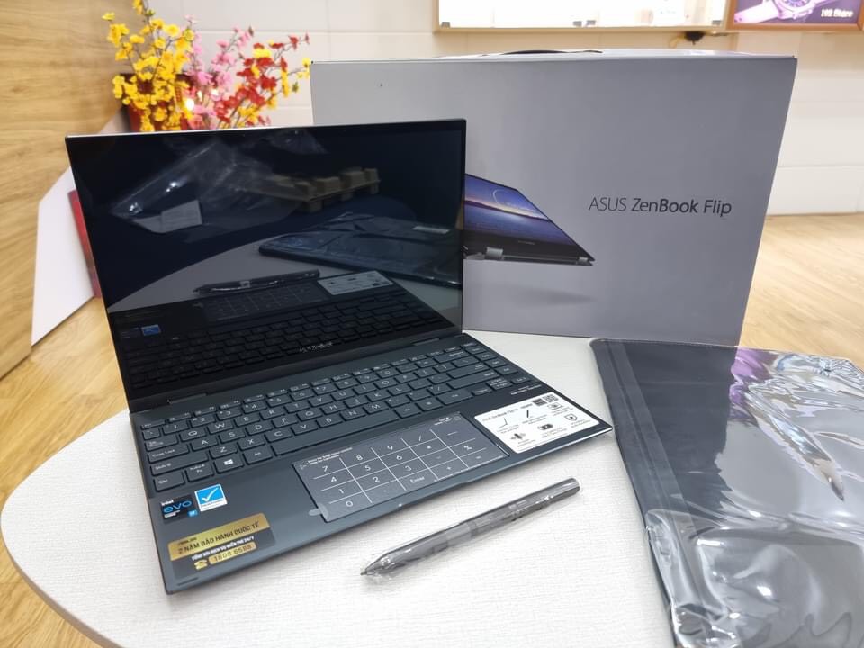 Asus ZenBook Flip 06