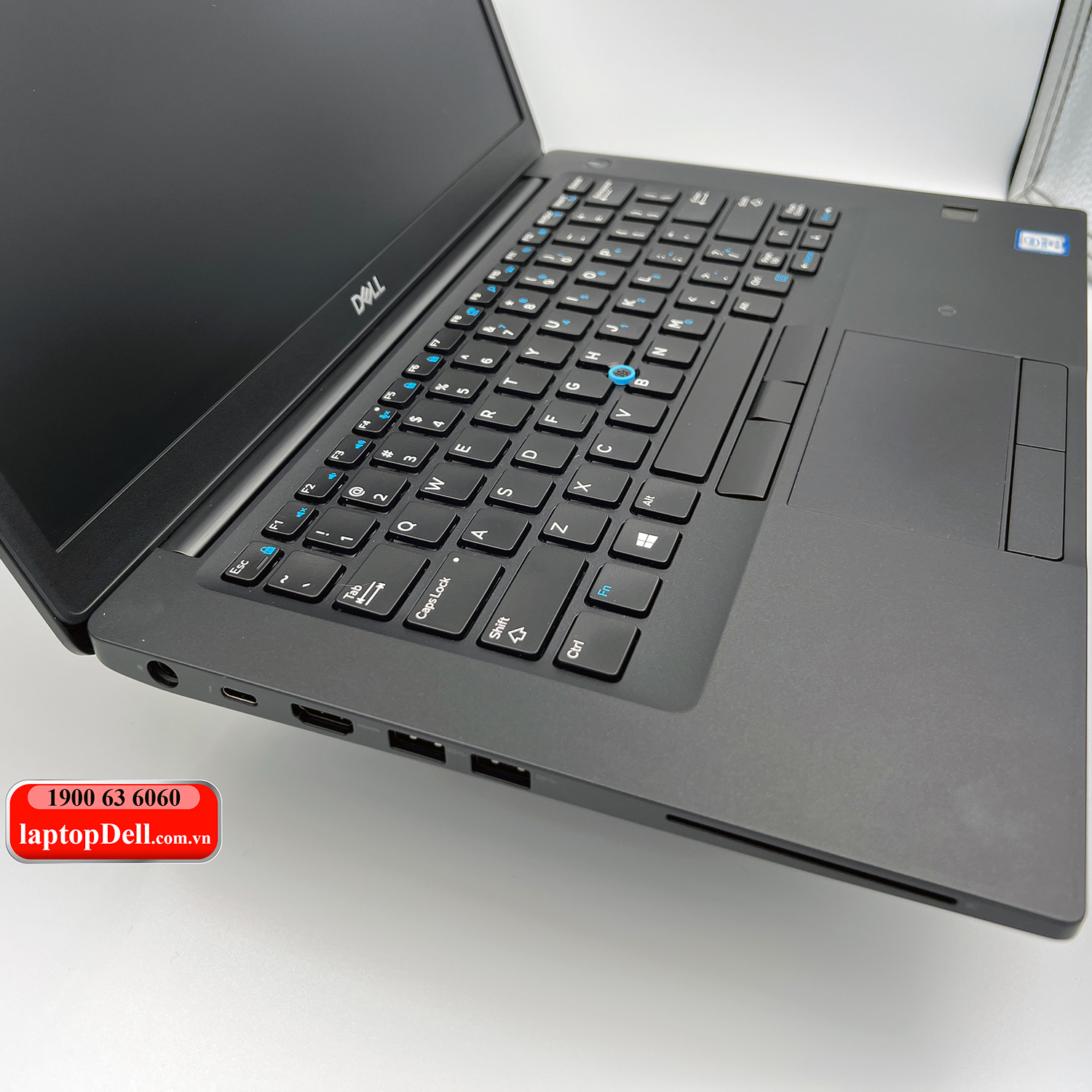 Các cổng kết nối trên Dell Latitude 7490 độ hoàn thiện rất tốt