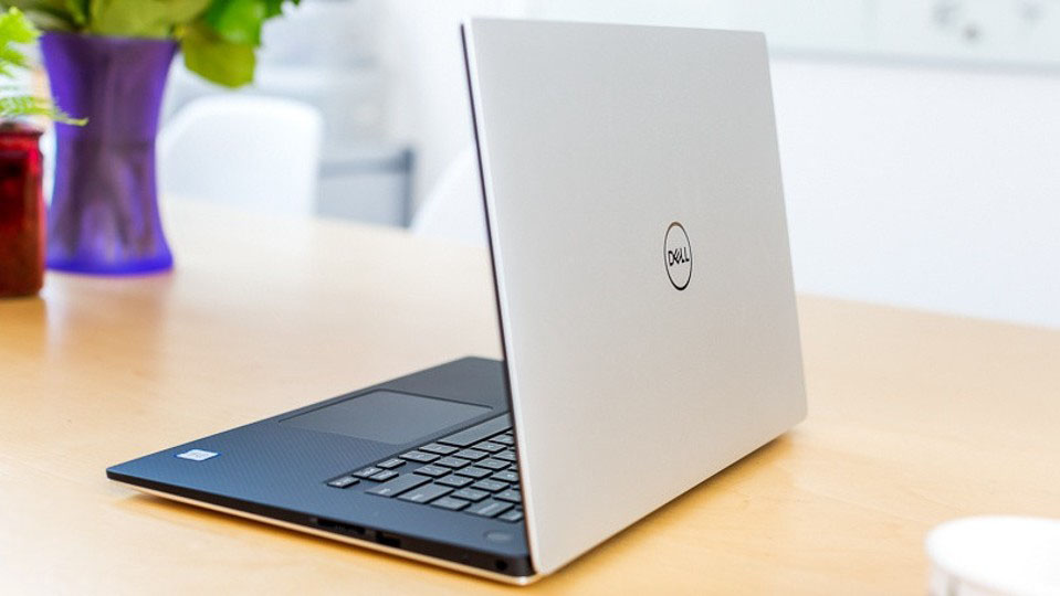 Dell XPS 9570 có thiết kế sang trọng với hợp kim nhôm nguyên khối