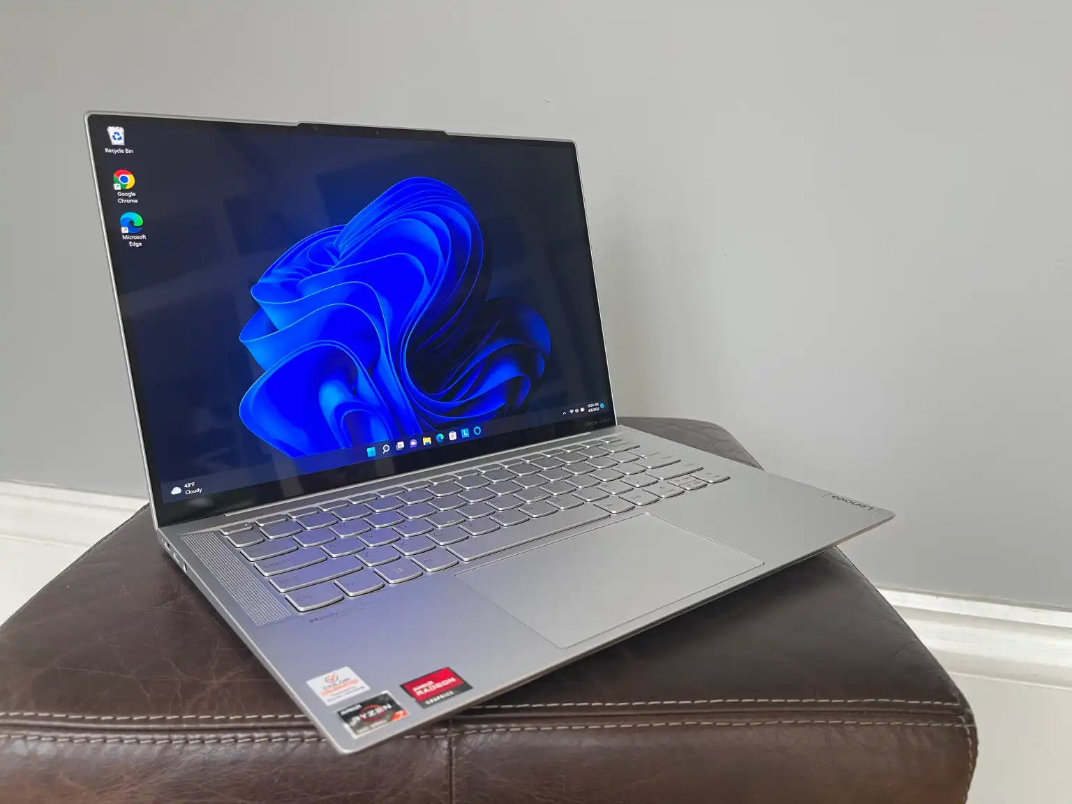 Đánh giá Lenovo IdeaPad Slim 7 Carbon: OLED 2,8K tuyệt đẹp, siêu mỏng nhẹ