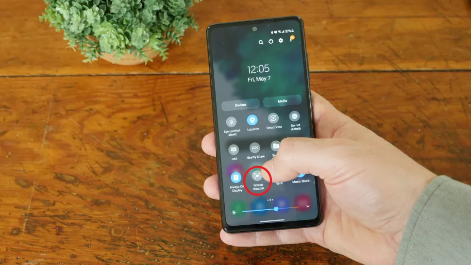 Cách quay màn hình trên điện thoại Android