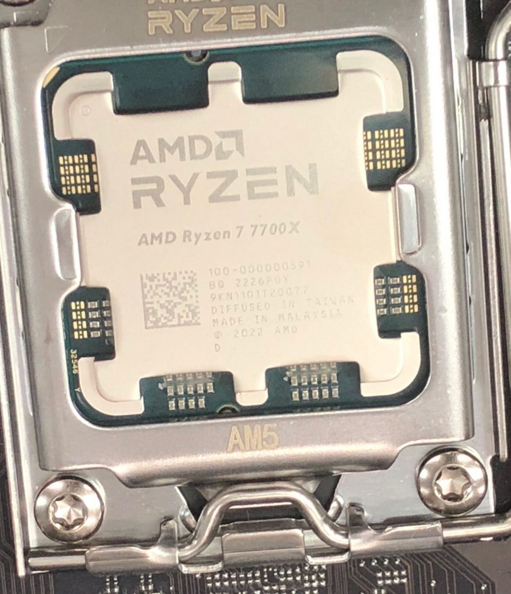 AMD Ryzen 7 7700X lộ diện hình ảnh thực tế