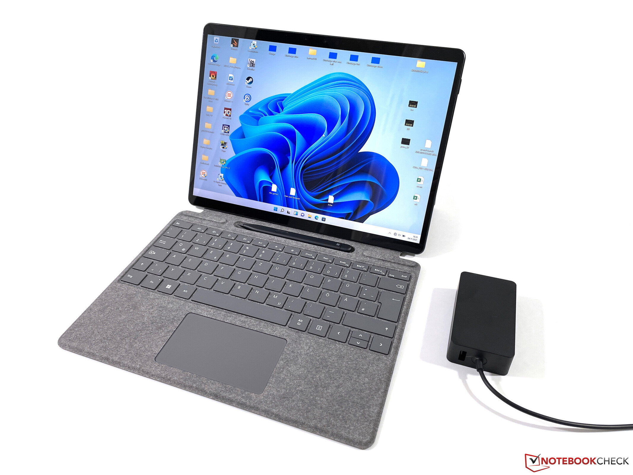 Surface Pro 9 rò ri: Có thể có 2 phiên bản sử dụng Intel hoặc Qualcomm