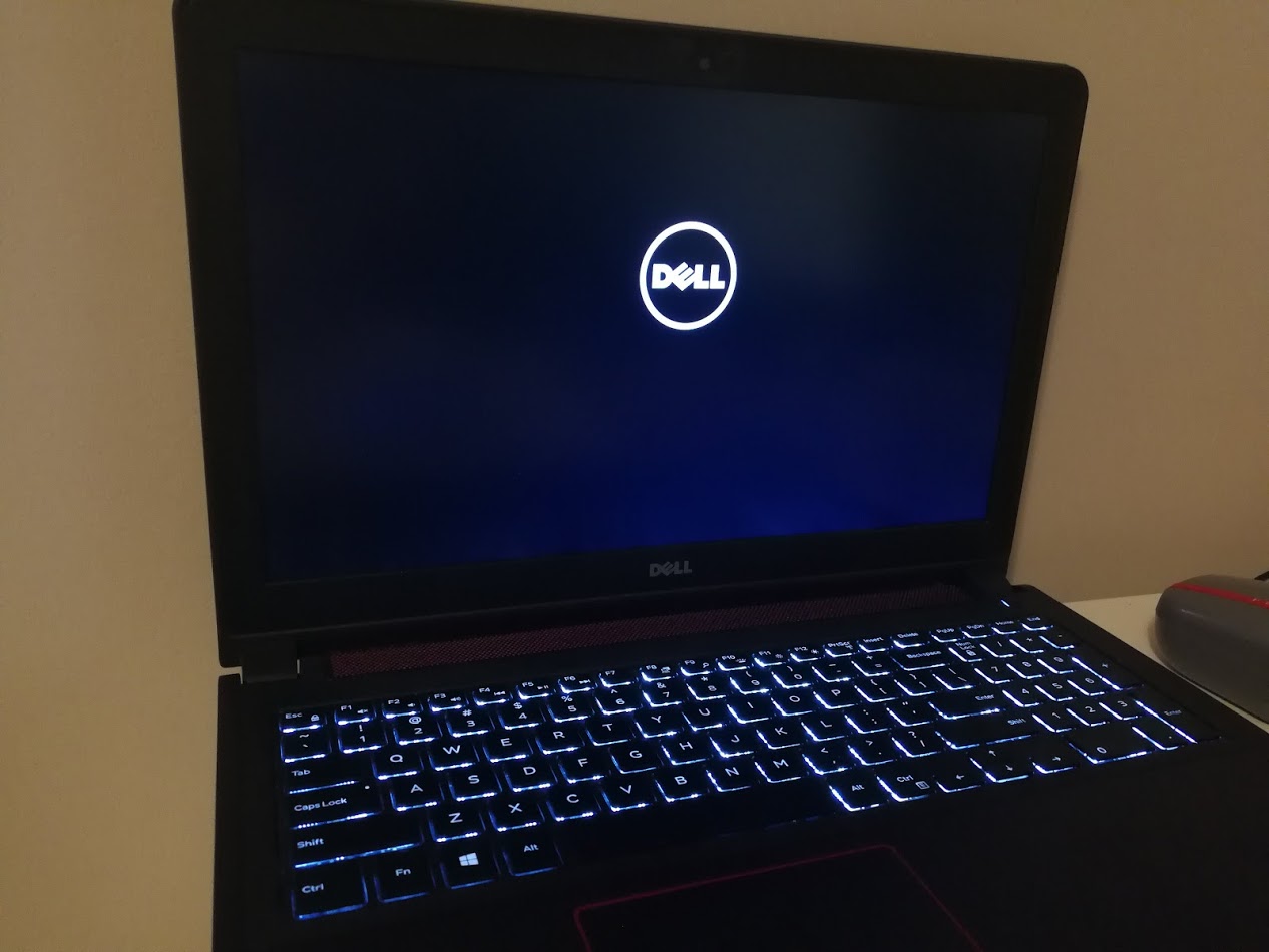 Laptop Dell bị treo Logo