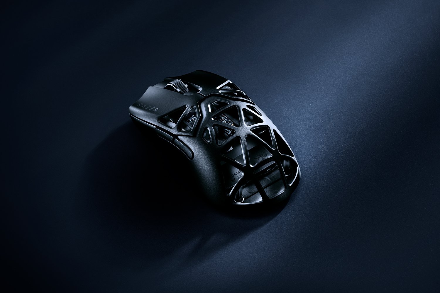 Viper Mini Signature Edition được làm từ hợp kim Magie