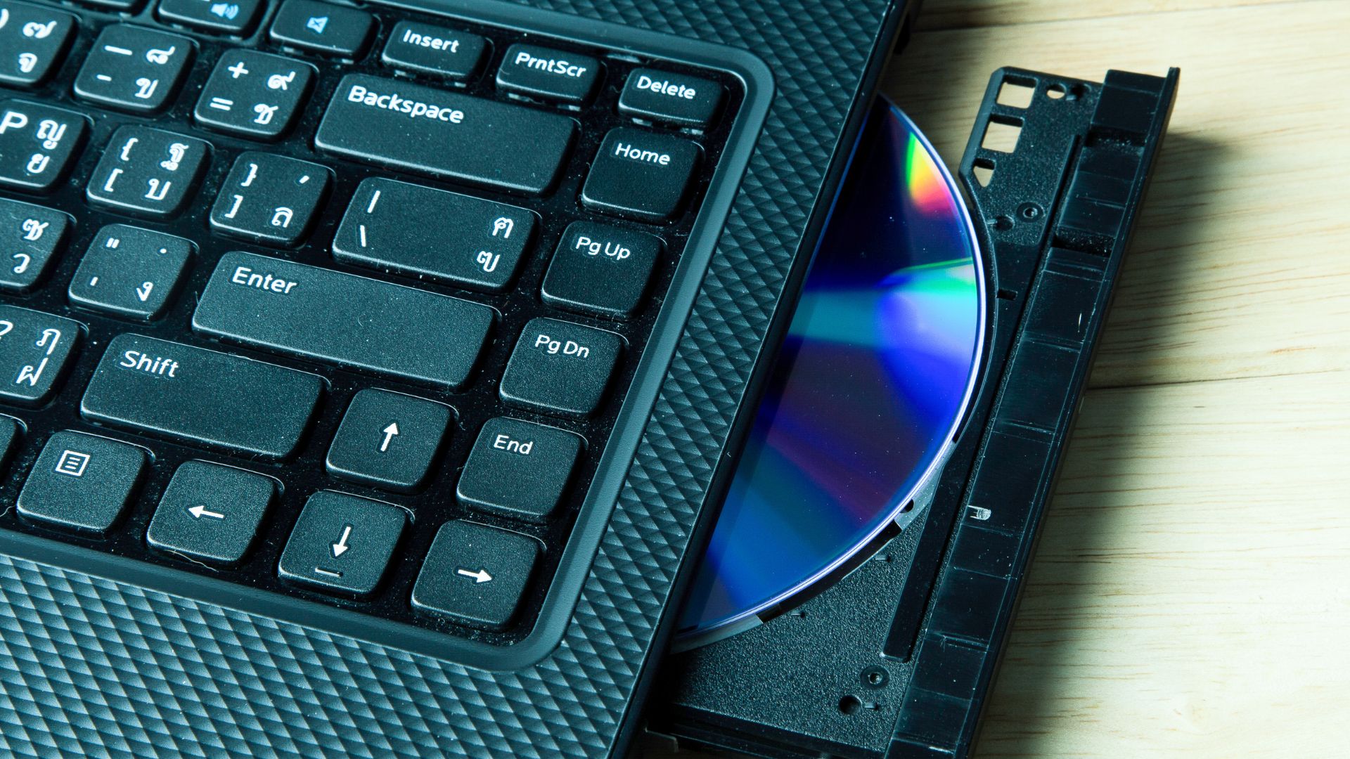 Khi nào cần mở ổ đĩa laptop Dell