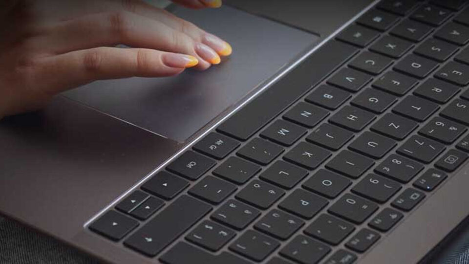 Khởi động chế độ ngầm trên Touchpad