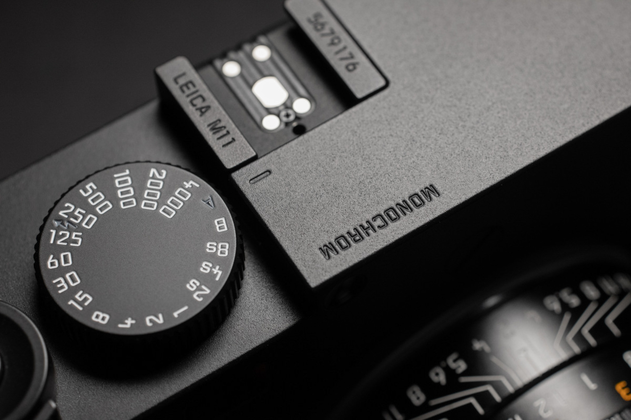 Thiết kế trên Leica M11 Monochrom