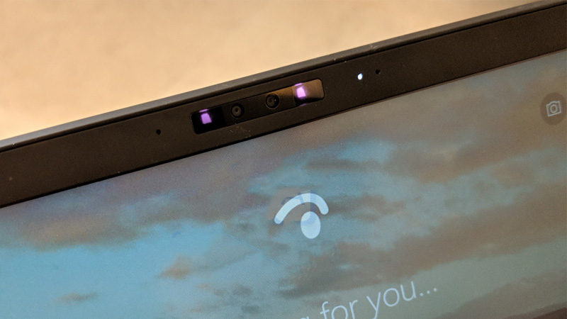 Camera IR là gì? Tác dụng của Camera IR trên laptop