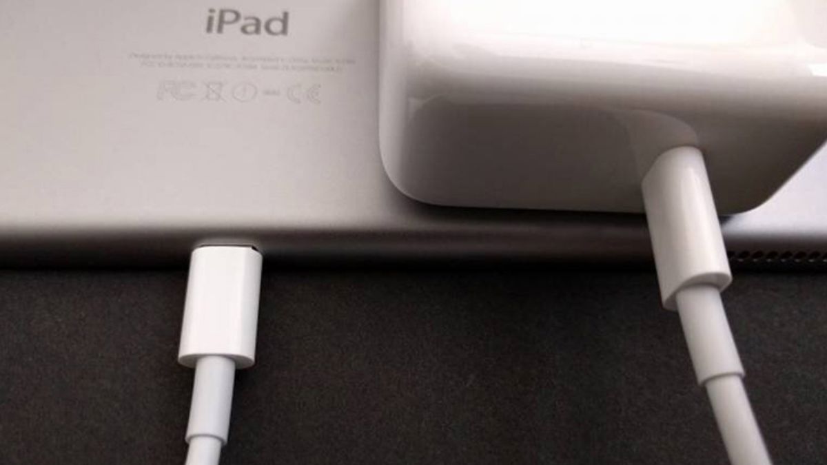 Kiểm tra củ sạc iPad