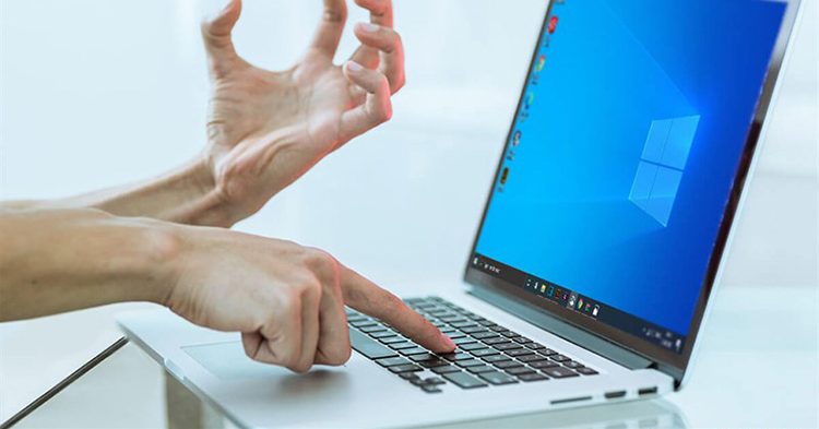 Laptop bị treo do lỗi phần mềm