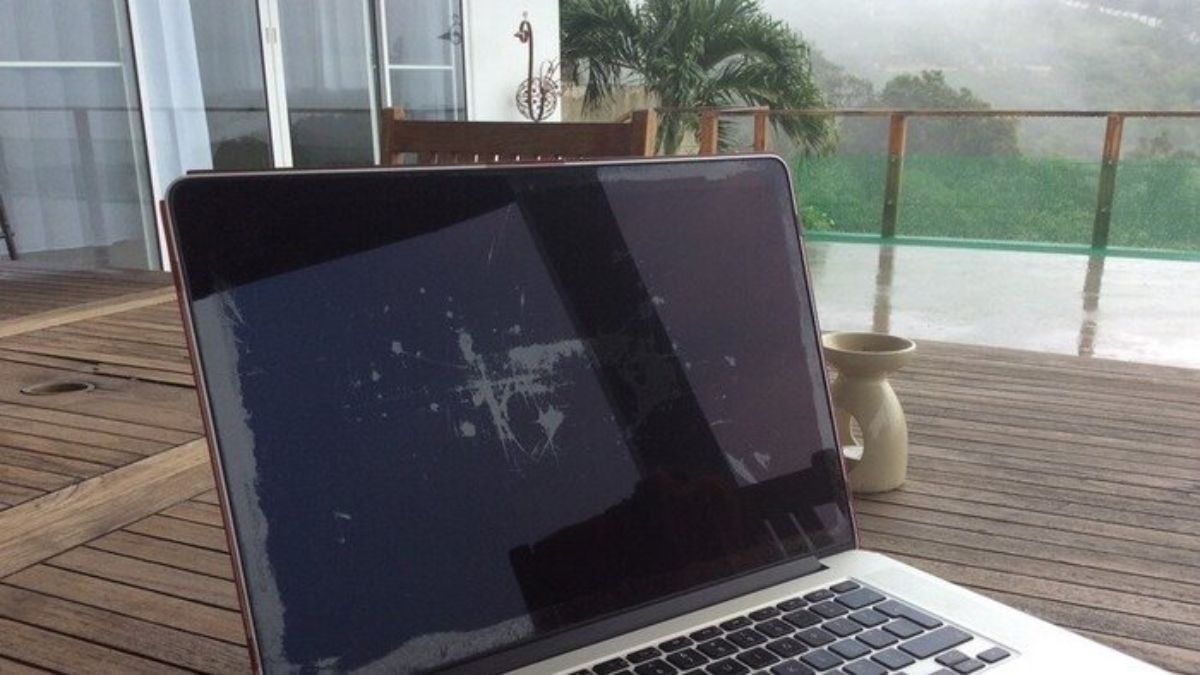 MacBook cũ bị bong lớp chống lóa