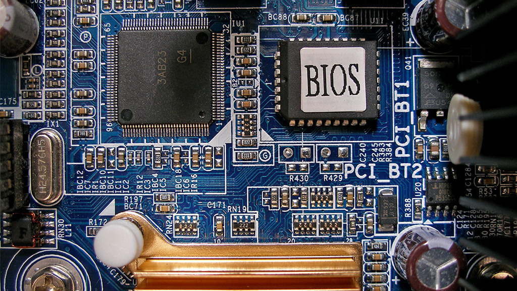 Sai cài đặt BIOS cũng có thể là nguyên nhân dẫn đến tình trạng laptop không nhận ổ cứng