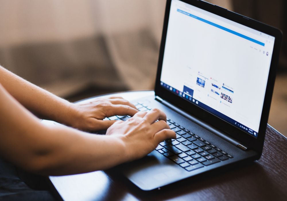 Tắt nguồn laptop