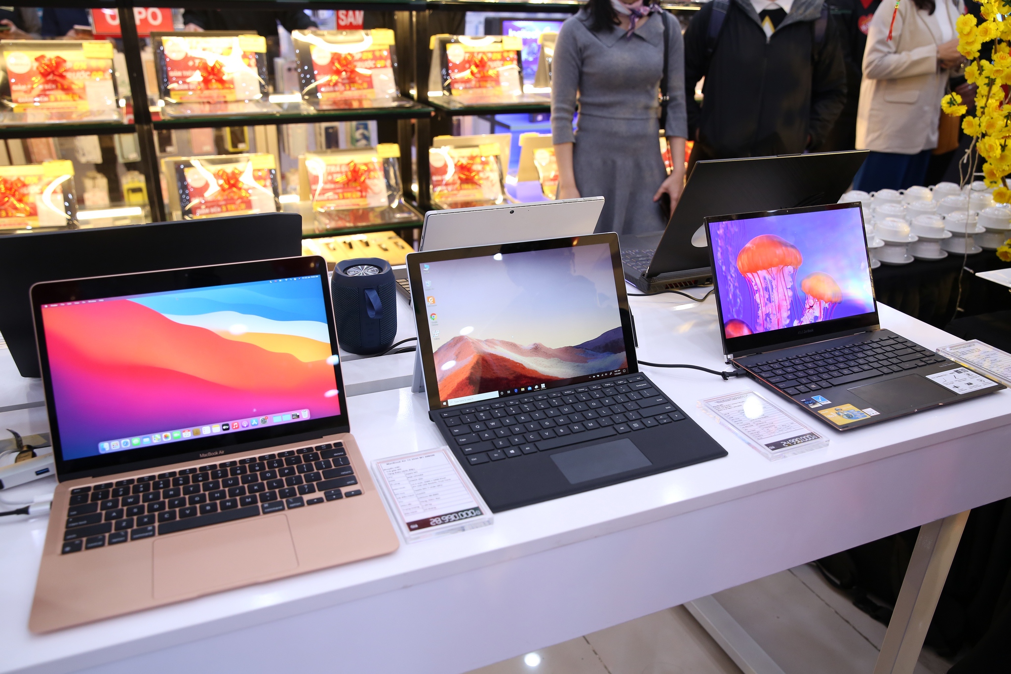 Thị trường máy tính laptop Việt Nam hiện nay: Lao dốc không phanh