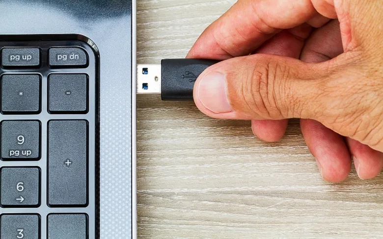 Cổng tiếp xúc USB kém