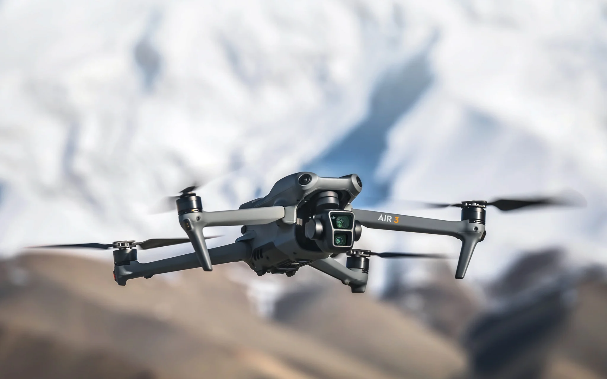 DJI Air 3 ra mắt: Camera kép 48MP, bay liên tục trong 46 phút, giá từ 1099USD