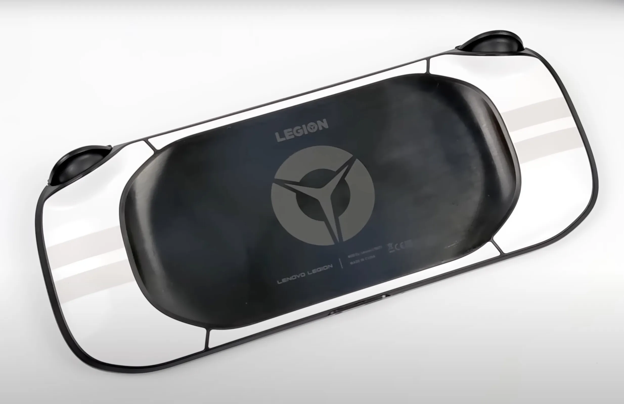 Thiết kế mặt lưng trên Lenovo Legion Go
