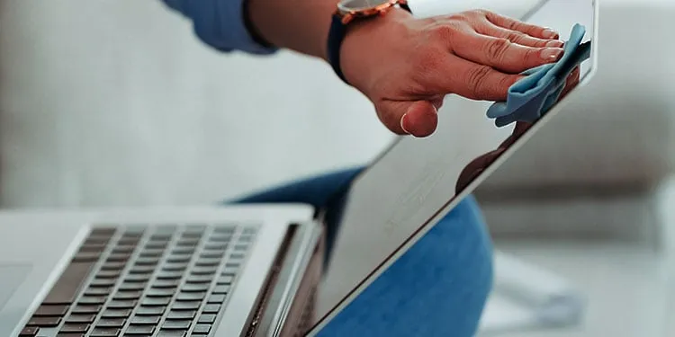Vì sap cần bảo vệ màn hình laptop