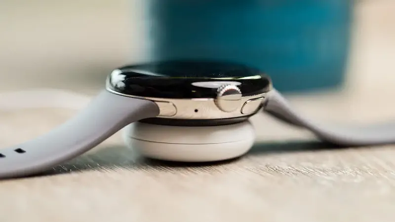 Google Pixel Watch sạc lâu hơn một nửa sau khi cập nhật firmware