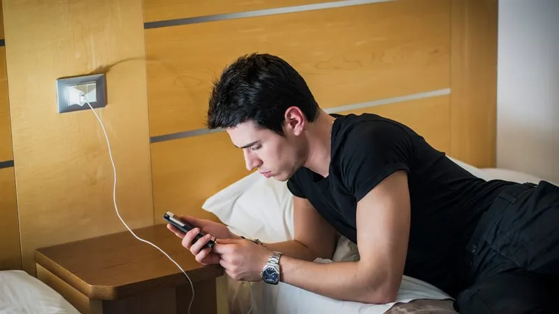 Không sử dụng điện thoại khi đang sạc